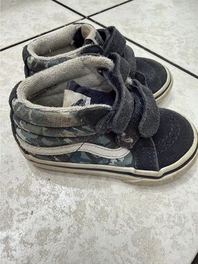 Vans Kids Navy & Camouflage High-Top Sneakers- size 5.5